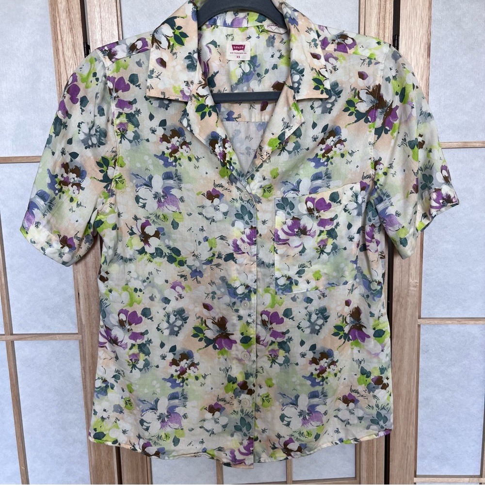 Levi’s Floral Button Down Shirt Women XS Resort Wear Lightweight Summer Top